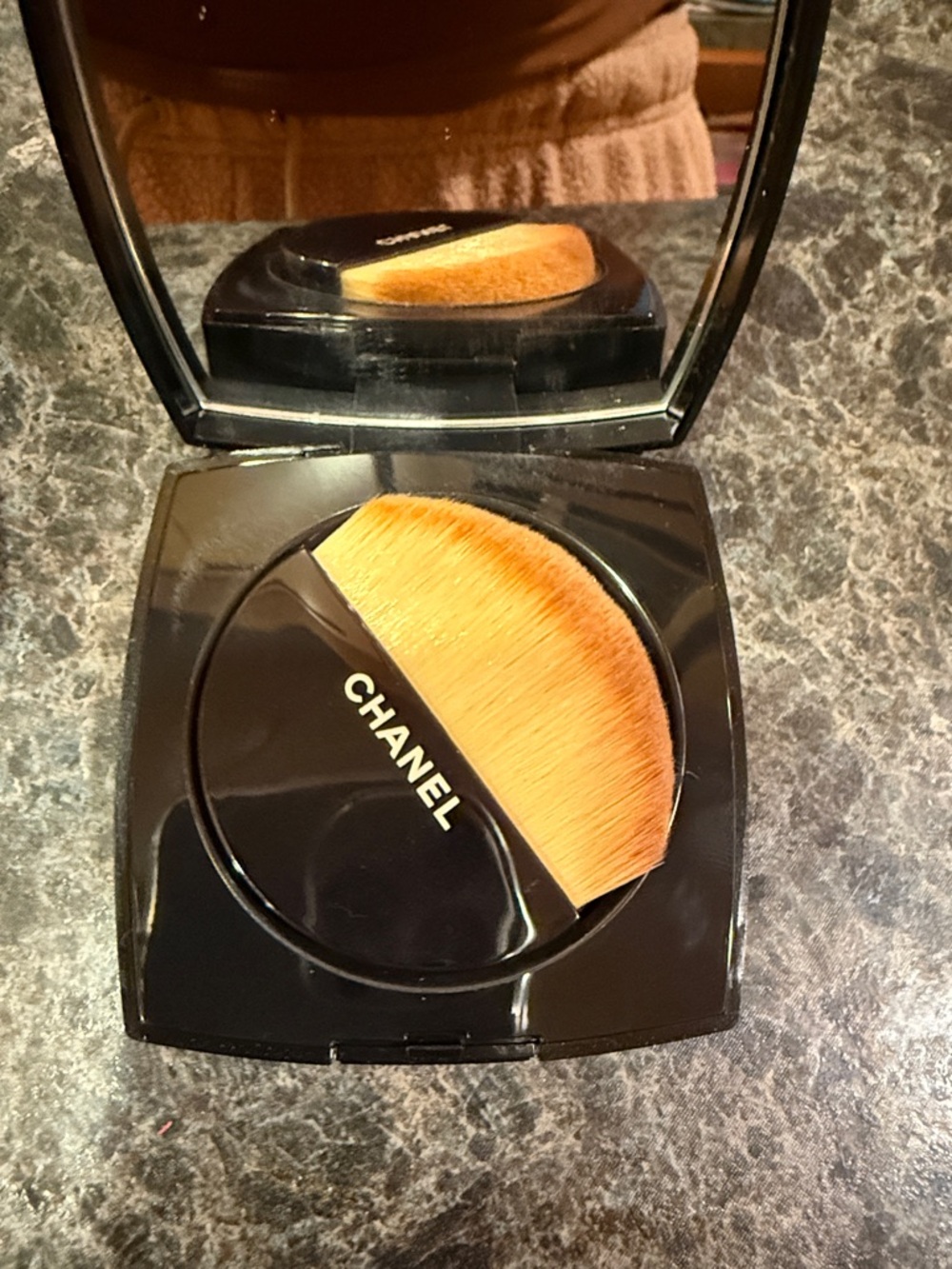 CHANEL Shimmering Coral Blush Compact - Picture 2 of 4